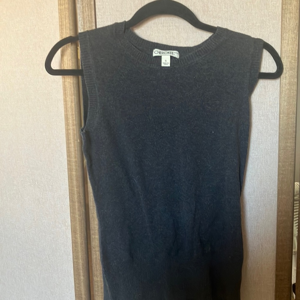 FINAL MARKDOWN Cherokee Dark grey Sleeveless Knit Top small